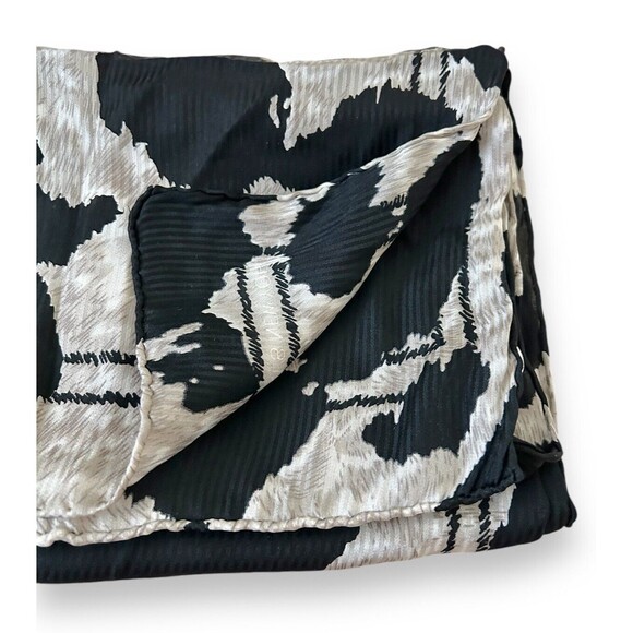 Black & White Jones New York Rectangular Scarf 62” X 18” Unisex Neck Scarve - Picture 4 of 4